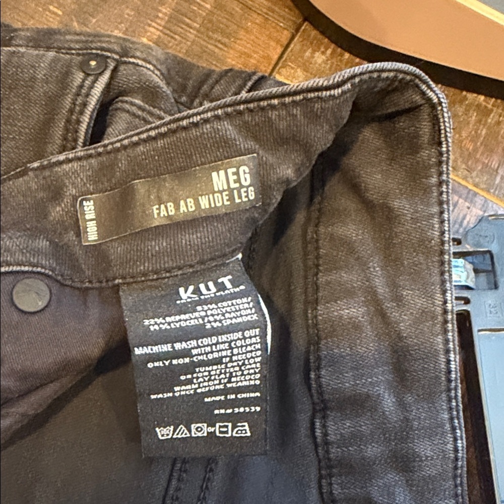 Kut from the Kloth Black wide Leg Jeans NWOT - Picture 3 of 4